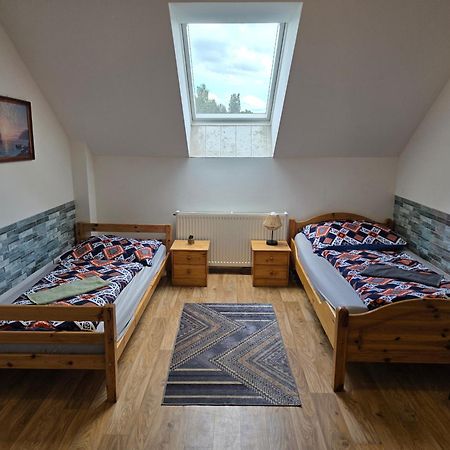 Farm Stay Nh Stables Nyrany Esterno foto