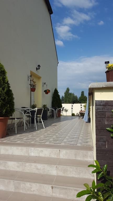 Farm Stay Nh Stables Nyrany Esterno foto