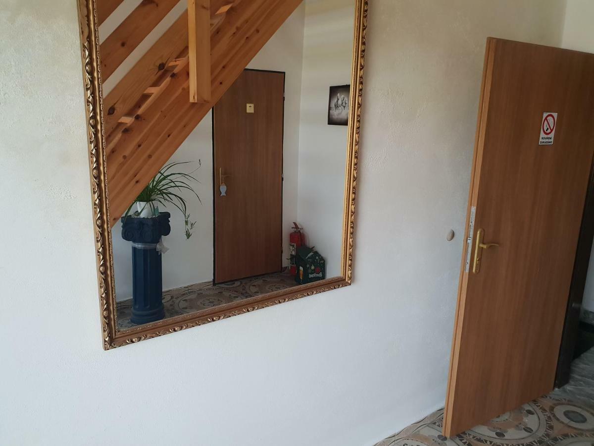 Farm Stay Nh Stables Nyrany Esterno foto