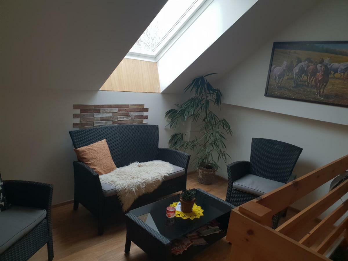 Farm Stay Nh Stables Nyrany Esterno foto