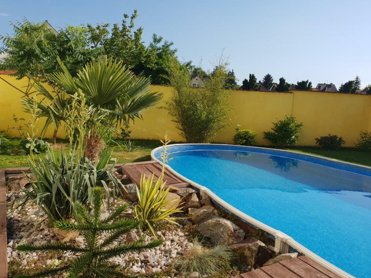 Farm Stay Nh Stables Nyrany Esterno foto